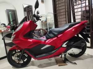 Jual bekas HONDA PCX 150 CBS TAHUN 2020 SIMPANAN KM 3 RIBUAN,lokasi di Surabaya Kota