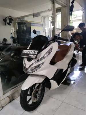 Jual bekas HONDA PCX 150 TAHUN 2018 PAJAK OFF 1X SURAT LENGKAP,lokasi di Denpasar Kota