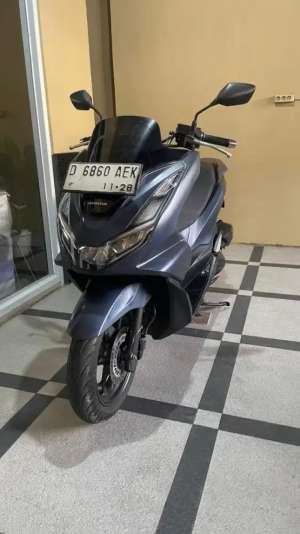 Jual bekas Honda PCX 160 CBS 2023 Akhir, Full Paper,lokasi di Bandung Kota