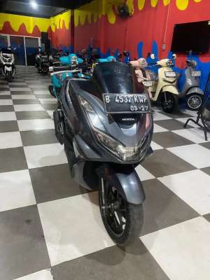 Jual bekas Honda PCX 160 CBS Tahun 2022 DP 700,lokasi di Tangerang Kota