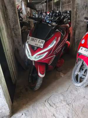 Honda PCX 2018 klimeter low , tersedia melalui melalui situs Olx