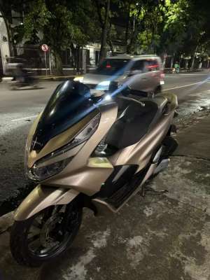 Jual bekas Honda PCX 2018 warna Gold rare,lokasi di Bandung Kab.