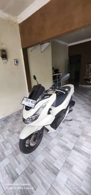 Jual bekas HONDA PCX 2023 ABS PUTIH,lokasi di  