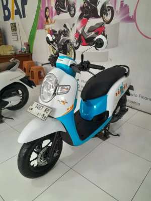 Jual bekas HONDA SCOOPY 2017 WARNA LANGKA,lokasi di Surabaya Kota