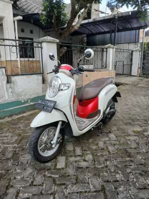 Jual bekas HONDA SCOOPY 2020 STYLISH WHITE RED,lokasi di Malang Kota