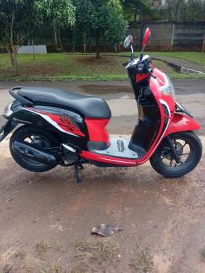 Jual bekas Honda scoopy donat 2020 pajak panjang mesin alus mulus,lokasi di Tangerang Kota
