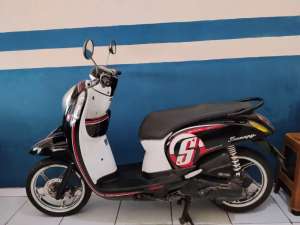 Jual bekas Honda Scoopy esp 2015 full orisinil,lokasi di Depok Kota