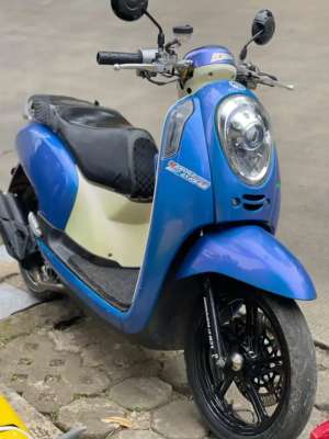 Jual bekas Honda Scoopy FI 2014 warna biru crem, 118 cc, surat lengkap,lokasi di Bandung Barat Kab.