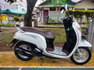 Jual bekas HONDA SCOOPY FI DONAT 2018 pajak panjangB.dki,lokasi di Jakarta Timur