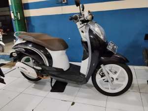 Jual bekas honda scoopy karbu pajak hidup 2011,lokasi di Tangerang Kota