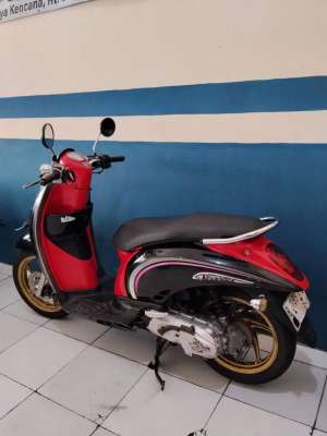 Jual bekas honda scoopy karbu siap pakai super mulus 2012,lokasi di Jakarta Selatan