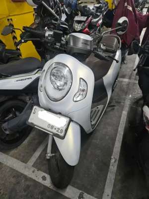 Jual bekas Honda Scoopy Prestige Putih 2024KeylessKM 10 Ribuan,lokasi di Surabaya Kota