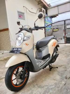Jual bekas HONDA SCOOPY TAHUN 2017 PAJAK HIDUP,lokasi di Tangerang Selatan Kota