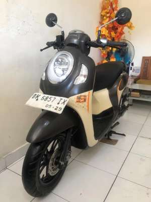 Jual bekas Honda Scoopy Th.2024 abu,lokasi di Denpasar Kota