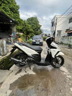Jual bekas Honda Vario 150 LED OLD 2017 pajak hidup,lokasi di Jakarta Timur