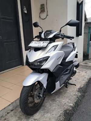 Jual bekas Honda vario 160 cbs keyles remot th 2025,lokasi di Jakarta Barat
