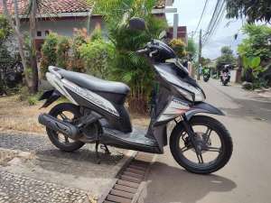 Jual bekas HONDA VARIO KARBU 110 TAHUN 2010 SANGAT MURMER,lokasi di Jakarta Timur
