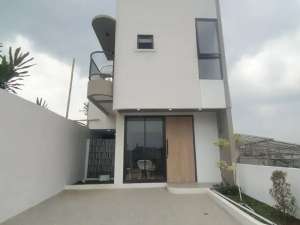 HOT Rumah Z Jl.Cijamil Dekat Kantor DPRDBupati di Mekarsari Ngamprah, Bandung Barat lokasi di Bandung Barat Kab., tersedia melalui melalui situs Olx