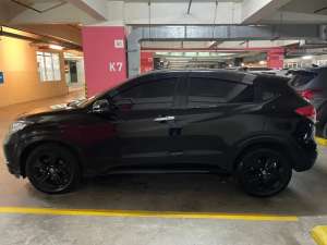 Jual bekas HRV PRESTIGE 2018 HITAM 1800cc SUNROOF NON-FL,lokasi di Jakarta Pusat