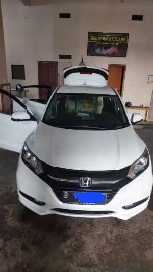 Jual bekas HrV tahun 2016 warna putih,lokasi di Bekasi Kota