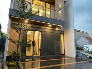 Hunian 2 lantai dengan Desain Modern Minimalis. Siap Huni Dekat Jakarta Selatan lokasi di Depok Kota, tersedia melalui melalui situs Olx