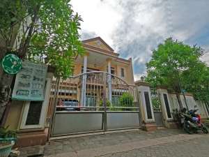 Hunian Mewah 2 Lantai dengan Kolam Renang di Ciledug Tangerang lokasi di Tangerang Kota, tersedia melalui melalui situs Olx