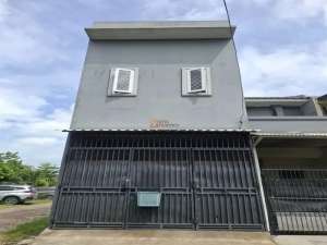 Hunian Premium di Jantung KotaAkses Mudah ke Mana Saja, Dijual Rumah 2 lantai di perumahan budi indah nyaman dan aman lokasi di Tangerang Kota, tersedia melalui melalui situs Olx