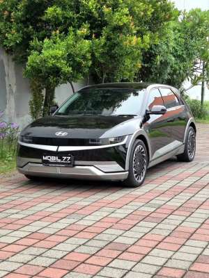 Jual bekas HYUNDAI IONIQ 5 SIGNATURE 160 2023 ODO 40rb,lokasi di Surabaya Kota
