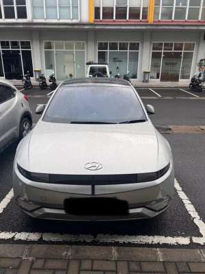 Jual bekas Hyundai Ioniq 5 Signature Long Range Silver,lokasi di Bandung Kota