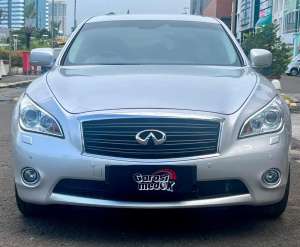 Jual bekas Infiniti M37 M 37 2011 Antik Low KM Murah Bekas Silver Ganjil Garansi,lokasi di Jakarta Pusat