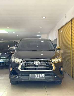 Jual bekas Innnova Venturer 2.4 Diesel 2022 April Automatic Hitam Metalik Vieta,lokasi di Jakarta Utara