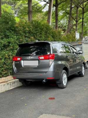 Jual bekas Innova diesel 2020 low km pakaian pribadi dijual cepat,lokasi di Jakarta Utara