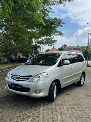 Jual bekas Innova G Luxury 2010 2.0Automatic Silver MtlHLowkm Simpanan Original,lokasi di Semarang Kota