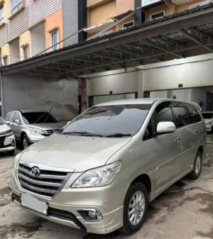 Jual bekas Innova V Luxury 2.0 Matic 20142015 istimewa dp 30 jt,lokasi di Palembang Kota
