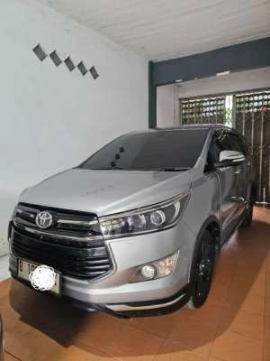 Jual bekas Innova venturer diesel 2017 matic tipe tertinggi milik pribadi,lokasi di Surabaya Kota