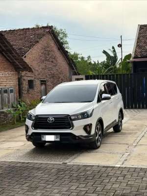 Jual bekas Innova Venturer diesel matic 2021 LIKE NEW,lokasi di Kudus Kab.