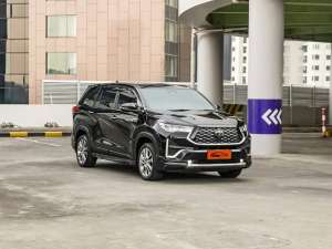 Jual bekas Innova Zenix Q hybrid 2.0 AT 2023 hitam,lokasi di Jakarta Selatan