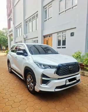 Jual bekas Innova Zenix Q Hybrid EV TSS Modelista CVT,lokasi di Jakarta Timur