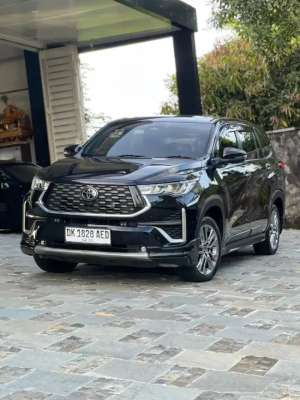 Jual bekas Innova Zenix Q Hybrid TSS Modelista 2023,lokasi di Denpasar Kota