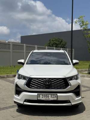 Jual bekas Innova Zenix Q modelista at matik thn 2024 Bensin,lokasi di Jakarta Selatan