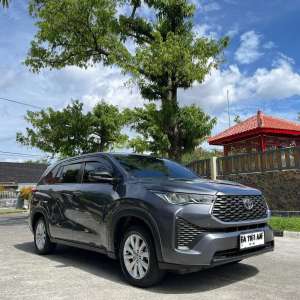 Jual bekas Innova zenix V automatic 2023 istimewa,lokasi di Padang Kota