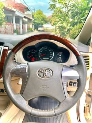 Jual bekas inova v luxury 2015 AT bensin,lokasi di Bogor Kota