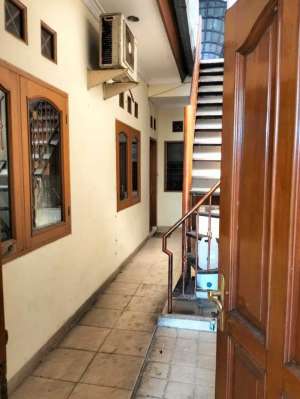 isewa rumah Rapih siap huni di Tebet Barat Jakarta Selatan lokasi di Jakarta Selatan, tersedia melalui melalui situs Olx