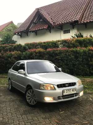 Jual bekas Istimewa Hyundai Accent Verna Manual 2002 Siap Pakai,lokasi di Depok Kota