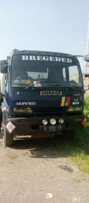 Jual bekas Isuzu borneo 2002 Tangki 16 KL,lokasi di Jakarta Barat