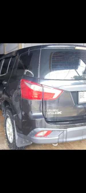 Jual bekas Isuzu MU-X tahun 2019 manual hitam 4x4,lokasi di  