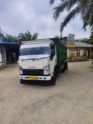 Jual bekas Isuzu nmr81 uero4,lokasi di Pekanbaru Kota