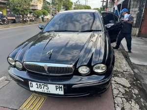 Jual bekas Jaguar X type th 2000 AT siap pakai,lokasi di Jakarta Timur