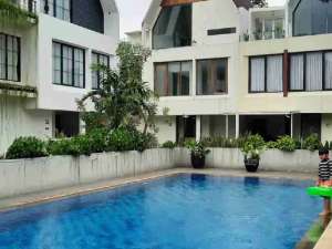 Jamin suka Rumah Townhouse Pejaten Jatipadang Jaksel 3m nego ad kolam renang lokasi di Jakarta Selatan, tersedia melalui melalui situs Olx