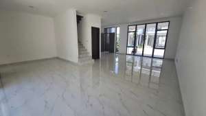 Jarang Ada Disewa Rumah Permata Hijau Residence PIK 2 Uk 8x20 lokasi di Jakarta Utara, tersedia melalui melalui situs Olx